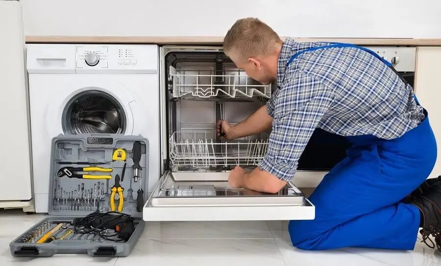 Dilovası Termodinamik servisi teknisyen ekibi beyaz eşya tamiri yaparken